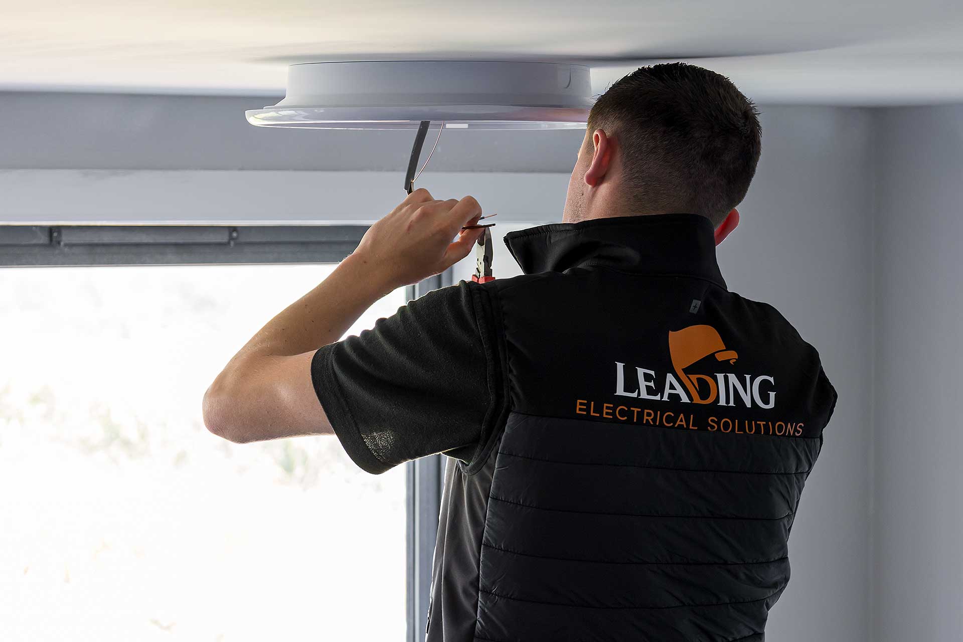 Edinburgh electrician offering Professional Electrical Installation Services for Domestic Properties
